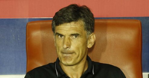 Mendilibar en el banquillo del Levante. Mendilibar en el banquillo del Levante.