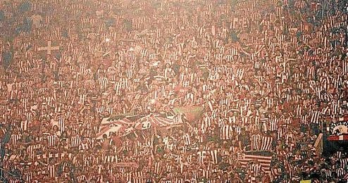 La afición bilbaína en el estadio luso. La afición bilbaína en el estadio luso.