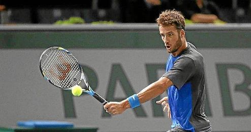 López disputando el torneo parisino. López disputando el torneo parisino.