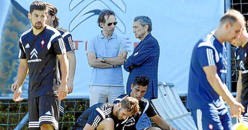 Mouriño, presidente del Celta, en un entrenamiento. Mouriño, presidente del Celta, en un entrenamiento.