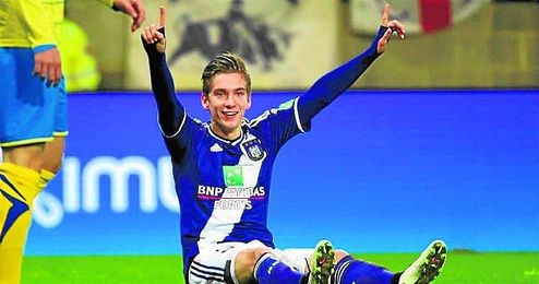 Dennis Praet es comparado con Iniesta por su visión de juego. Dennis Praet es comparado con Iniesta por su visión de juego.