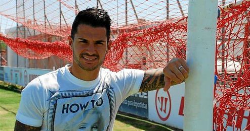Vitolo posa para ESTADIO en la ciudad deportiva del Sevilla. Vitolo posa para ESTADIO en la ciudad deportiva del Sevilla.