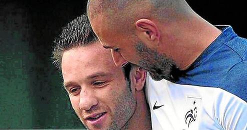 Valbuena puso esta foto con Benzema como perfil de Facebook. Valbuena puso esta foto con Benzema como perfil de Facebook.