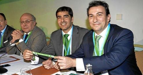 Haro y López Catalán intentan lograr el quorum. Haro y López Catalán intentan lograr el quorum.