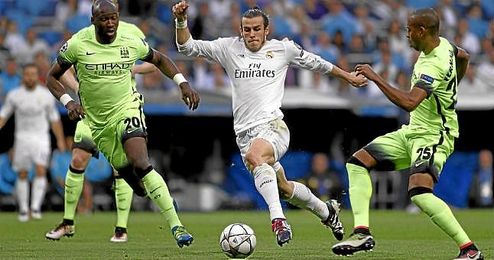 Bale conduce el balón ante Mangala y Fernandinho. Bale conduce el balón ante Mangala y Fernandinho.