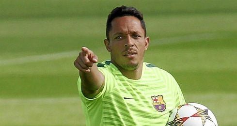 Adriano firmó en exclusiva el 17 de julio de 2010 con el F.C. Barcelona la cesión de sus derechos de imagen. Adriano firmó en exclusiva el 17 de julio de 2010 con el F.C. Barcelona la cesión de sus derechos de imagen.