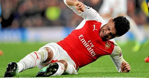 Oxlade cayó lesionado en la Liga de Campeones frente al FC Barcelona. Oxlade cayó lesionado en la Liga de Campeones frente al FC Barcelona.