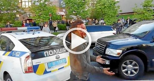 Brutal pelea entre un excampeón olímpico y la Policía Brutal pelea entre un excampeón olímpico y la Policía