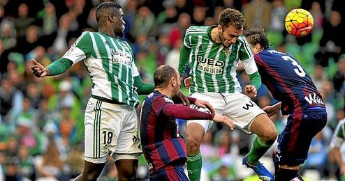 Imagen del partido disputado entre Betis y Eibar en el Benito Villamarín, correspondiente a la primera vuelta de la Liga. Imagen del partido disputado entre Betis y Eibar en el Benito Villamarín, correspondiente a la primera vuelta de la Liga.