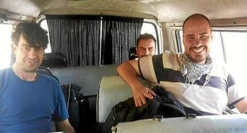 José Manuel López, Ángel Sastre y Antonio Pampliega, en Siria, antes de ser secuestrados. José Manuel López, Ángel Sastre y Antonio Pampliega, en Siria, antes de ser secuestrados.