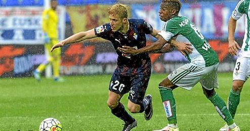El armero Keko fue de lo mejor del Eibar ante el Betis. El armero Keko fue de lo mejor del Eibar ante el Betis.