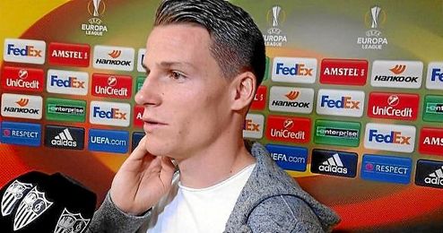 Gameiro, ante los medios del club. Gameiro, ante los medios del club.