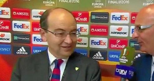 Pepe Castro, exultante con el triunfo de su Sevilla Pepe Castro, exultante con el triunfo de su Sevilla