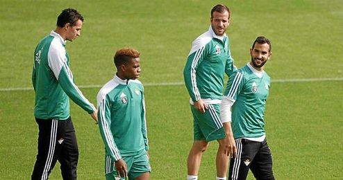 Damiao, no sigue; Musonda y Montoya se van tras su cesión y Van der Vaart, al que se buscará salida. Damiao, no sigue; Musonda y Montoya se van tras su cesión y Van der Vaart, al que se buscará salida.