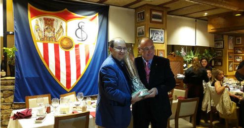 El presidente del Sevilla F.C., anoche, tras la cena oficial con los medios de comunicación. El presidente del Sevilla F.C., anoche, tras la cena oficial con los medios de comunicación.