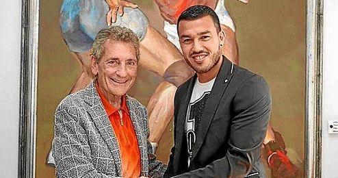 Cabral junto al presidente del Celta, Carlos Mouriño Cabral junto al presidente del Celta, Carlos Mouriño
