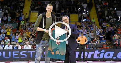 Porzingis: "A Balvin le falta poco para jugar en la NBA" Porzingis: "A Balvin le falta poco para jugar en la NBA"