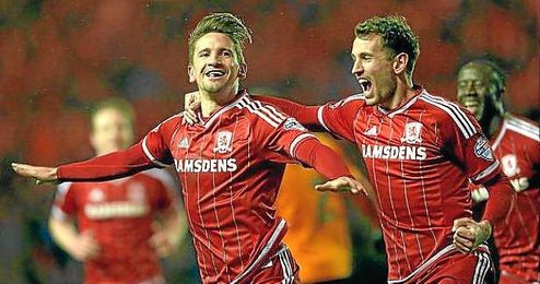 Gastón Ramírez celebra un gol junto a Stuani. Gastón Ramírez celebra un gol junto a Stuani.