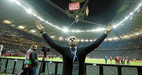 Monchi celebra la cuarta Europa League. Monchi celebra la cuarta Europa League.