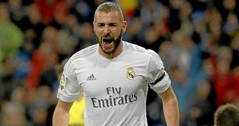 Benzema celebra un gol con el Real Madrid. Benzema celebra un gol con el Real Madrid.