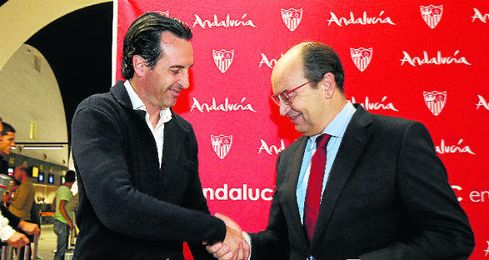 Castro cree en la lealtad de Emery. Castro cree en la lealtad de Emery.
