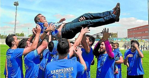 El Bellavista ha sido el claro dominador del G. II de Tercera Andaluza. Certificó el ascenso como campeón goleando al Triana (4-0), subiendo a Primera Andaluza. El Bellavista ha sido el claro dominador del G. II de Tercera Andaluza. Certificó el ascenso como campeón goleando al Triana (4-0), subiendo a Primera Andaluza.