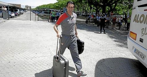 Unai Emery tendría ya las maletas hechas, a la espera de confirmar su adiós definitivo. Unai Emery tendría ya las maletas hechas, a la espera de confirmar su adiós definitivo.