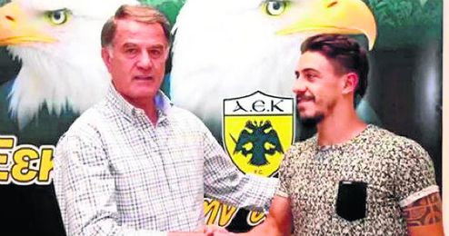 André Simoes, centrocampista portugués del AEK. André Simoes, centrocampista portugués del AEK.