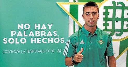 Rafa Navarro: "Estoy muy contento, tenía claro que quería continuar aquí". Rafa Navarro: "Estoy muy contento, tenía claro que quería continuar aquí".