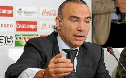 Luis Oliver, en su etapa en el Betis. Luis Oliver, en su etapa en el Betis.