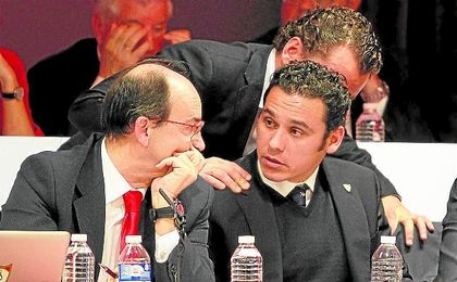Del Nido Carrasco se lo confesó a José Manuel Llaneza. Del Nido Carrasco se lo confesó a José Manuel Llaneza.