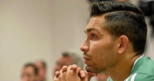 Petros, pensativo, en la sala de prensa del Betis. Petros, pensativo, en la sala de prensa del Betis.