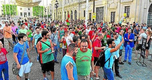 Imagen de la manifestación de aficionados del Baloncesto Sevilla el verano pasado. Imagen de la manifestación de aficionados del Baloncesto Sevilla el verano pasado.