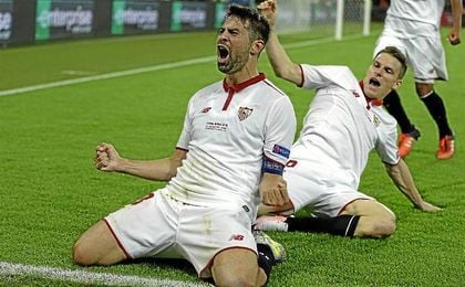 Coke celebra uno de los dos goles que hizo en Basilea ante el Liverpool. Coke celebra uno de los dos goles que hizo en Basilea ante el Liverpool.