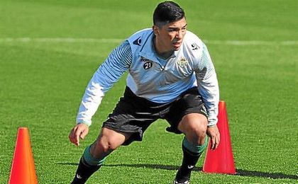 A Lolo Reyes le queda un año más de contrato en el Betis. A Lolo Reyes le queda un año más de contrato en el Betis.