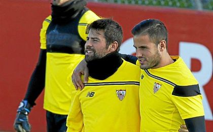 Luismi, junto a Coke en un entrenamiento del Sevilla. Luismi, junto a Coke en un entrenamiento del Sevilla.