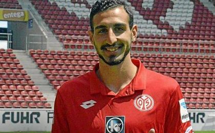José Rodríguez posa con la camiseta de su nuevo club. José Rodríguez posa con la camiseta de su nuevo club.