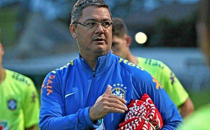 Tras la negativa de Tite a dirigir al combinado brasileño en Río, Micale seguirá al mando del equipo olímpico. Tras la negativa de Tite a dirigir al combinado brasileño en Río, Micale seguirá al mando del equipo olímpico.