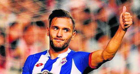 Lucas Pérez se siente agradecido al Deportivo, que apostó por él hace dos veranos. Lucas Pérez se siente agradecido al Deportivo, que apostó por él hace dos veranos.