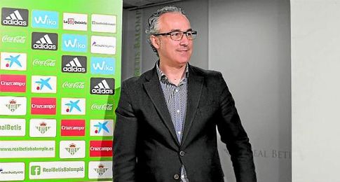 Miguel Torrecilla en la sala de prensa del Benito Villamarín. Miguel Torrecilla en la sala de prensa del Benito Villamarín.
