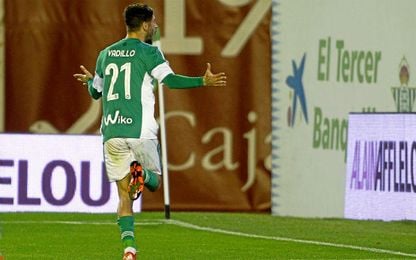 Vadillo celebra su último gol como bético, logrado ante el Sporting. Vadillo celebra su último gol como bético, logrado ante el Sporting.