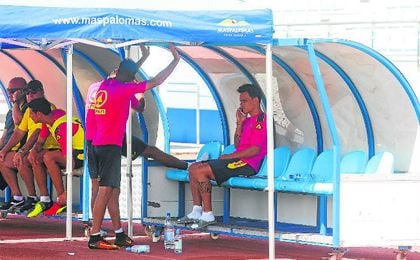Pese a presionar, como Parejo, Roque Mesa tampoco ha logrado arribar a Nervión. Pese a presionar, como Parejo, Roque Mesa tampoco ha logrado arribar a Nervión.