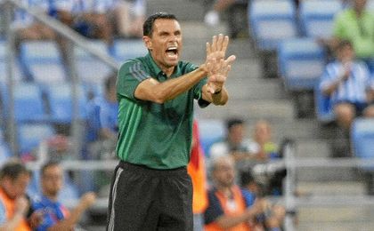 Poyet, en la banda del Nuevo Colombino. Poyet, en la banda del Nuevo Colombino.