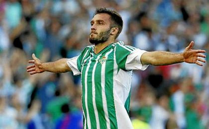 Pezzella celebra uno de sus goles de la pasada campaña. Pezzella celebra uno de sus goles de la pasada campaña.