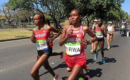 Jemima Sumgong (oro) junto a Eunice Kirwa (plata) este domingo. Jemima Sumgong (oro) junto a Eunice Kirwa (plata) este domingo.