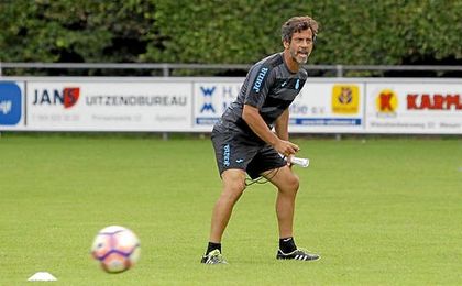 Quique Sánchez Flores dirige el entrenamiento perico. Quique Sánchez Flores dirige el entrenamiento perico.