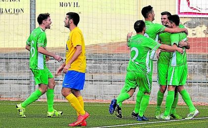No sólo hay fichajes en La Barrera: Segura, Óscar, Álex, Richar, Kisko, Pepe, Ivani y Fernando siguen. No sólo hay fichajes en La Barrera: Segura, Óscar, Álex, Richar, Kisko, Pepe, Ivani y Fernando siguen.