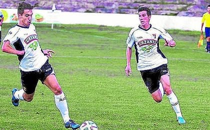 En la imagen, el atacante Lucho (a la derecha) en su etapa en el Tudelano. En la imagen, el atacante Lucho (a la derecha) en su etapa en el Tudelano.