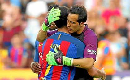 Bravo jugó ayer su último partido con el Barcelona. Bravo jugó ayer su último partido con el Barcelona.