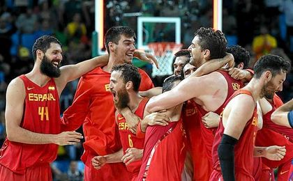Los españoles celebran su gran triunfo en Río. Los españoles celebran su gran triunfo en Río.